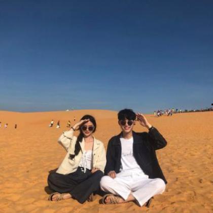 俩个人的图片,两位异域风情的邂逅瞬间